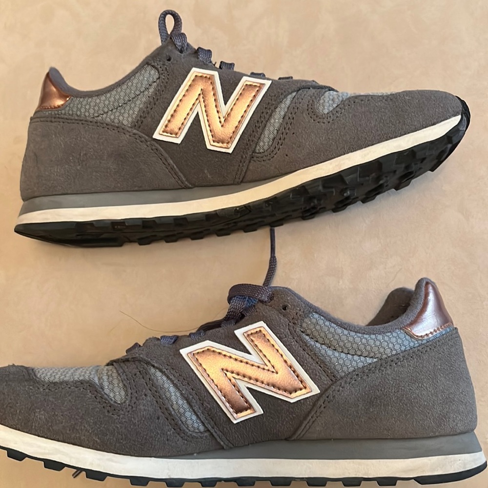 New Balance 373